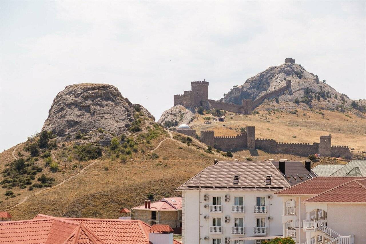 Фотографии номера Семейный Однокомнатный Номер в Гостинице Барселона Судак