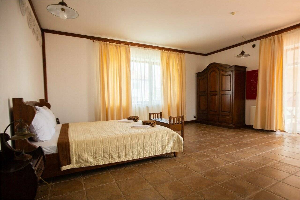 Фотографии номера Семейный Двухкомнатный Номер в Гостинице Барселона Судак