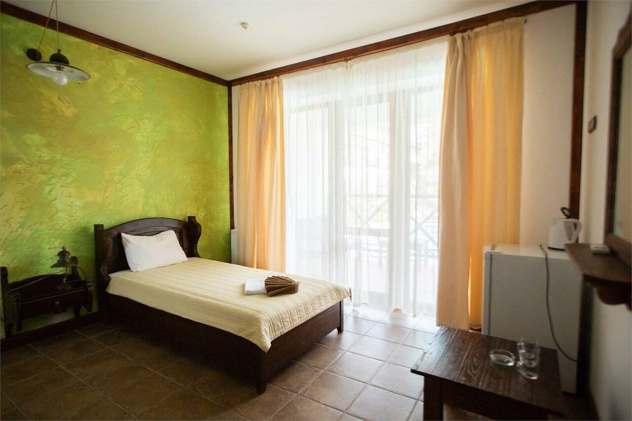 Фотографии номера Семейный Двухкомнатный Номер в Гостинице Барселона Судак