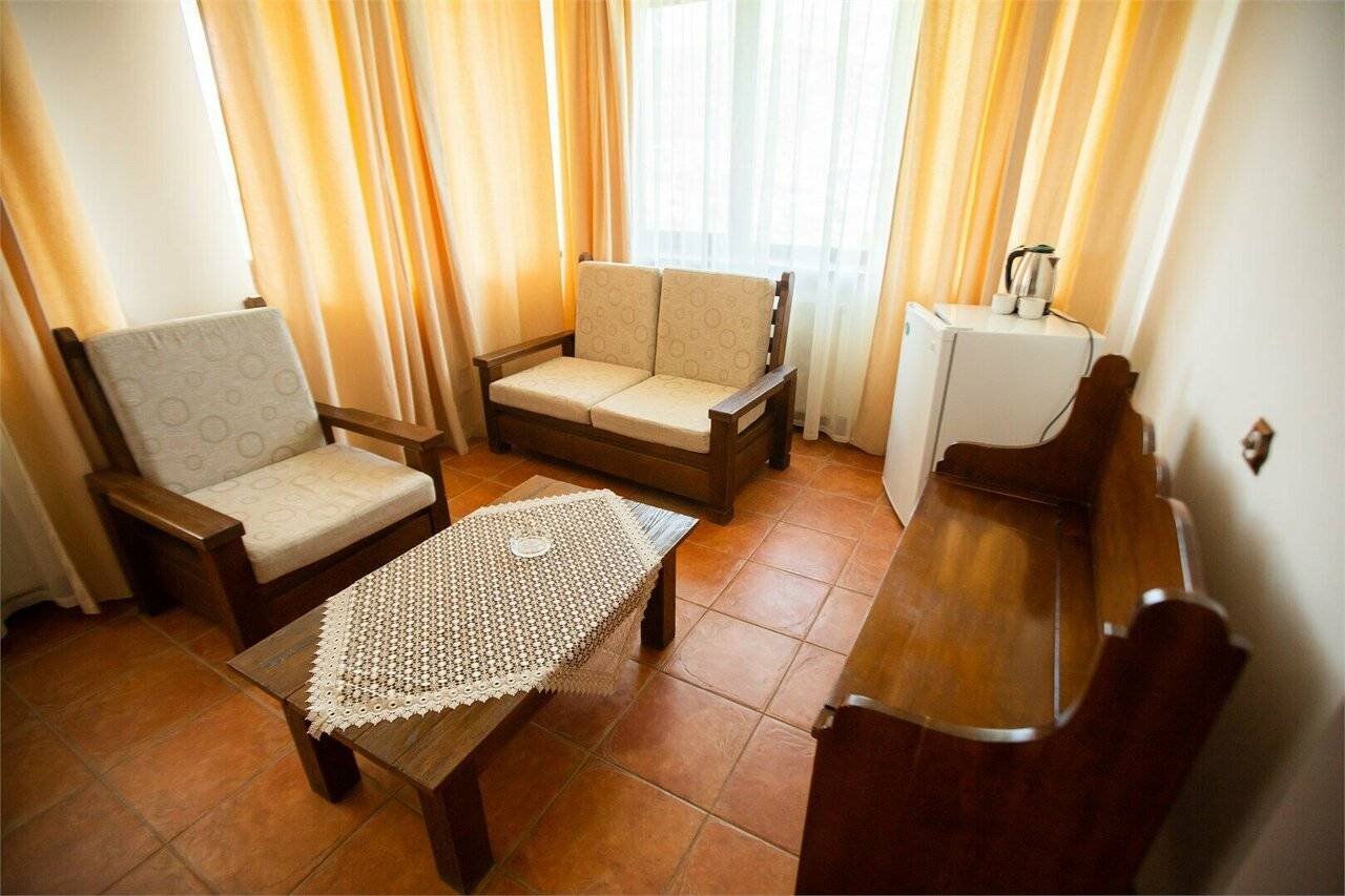 Фотографии номера Семейный Однокомнатный Номер в Гостинице Барселона Судак