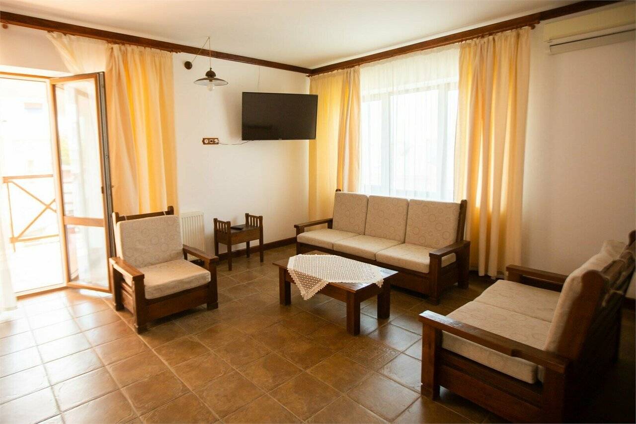 Фотографии номера Семейный Двухкомнатный Номер в Гостинице Барселона Судак