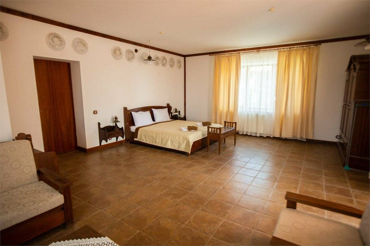 Фотографии номера Семейный Двухкомнатный Номер в Гостинице Барселона Судак